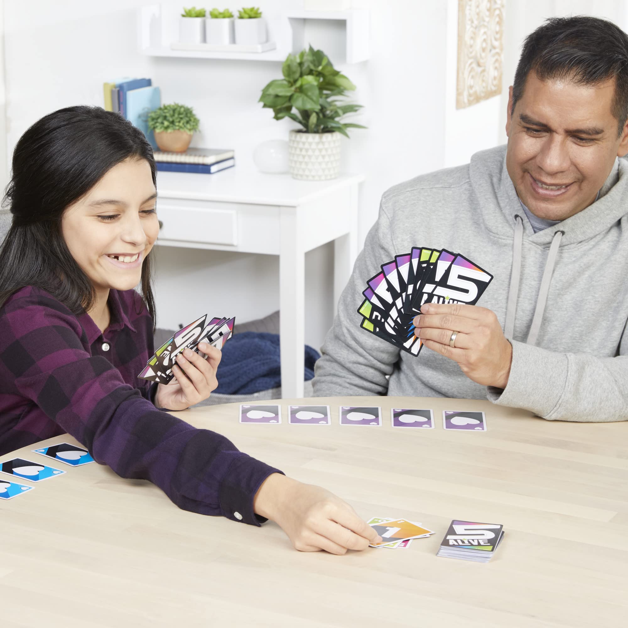 Hasbro Gaming 5 Alive Card Game, Fast-Paced Game for Kids and Families, Easy to Learn, 2 to 6 Players, Fun Summer Activities, Vacation Travel Essentials, Ages 8+ - Image 8