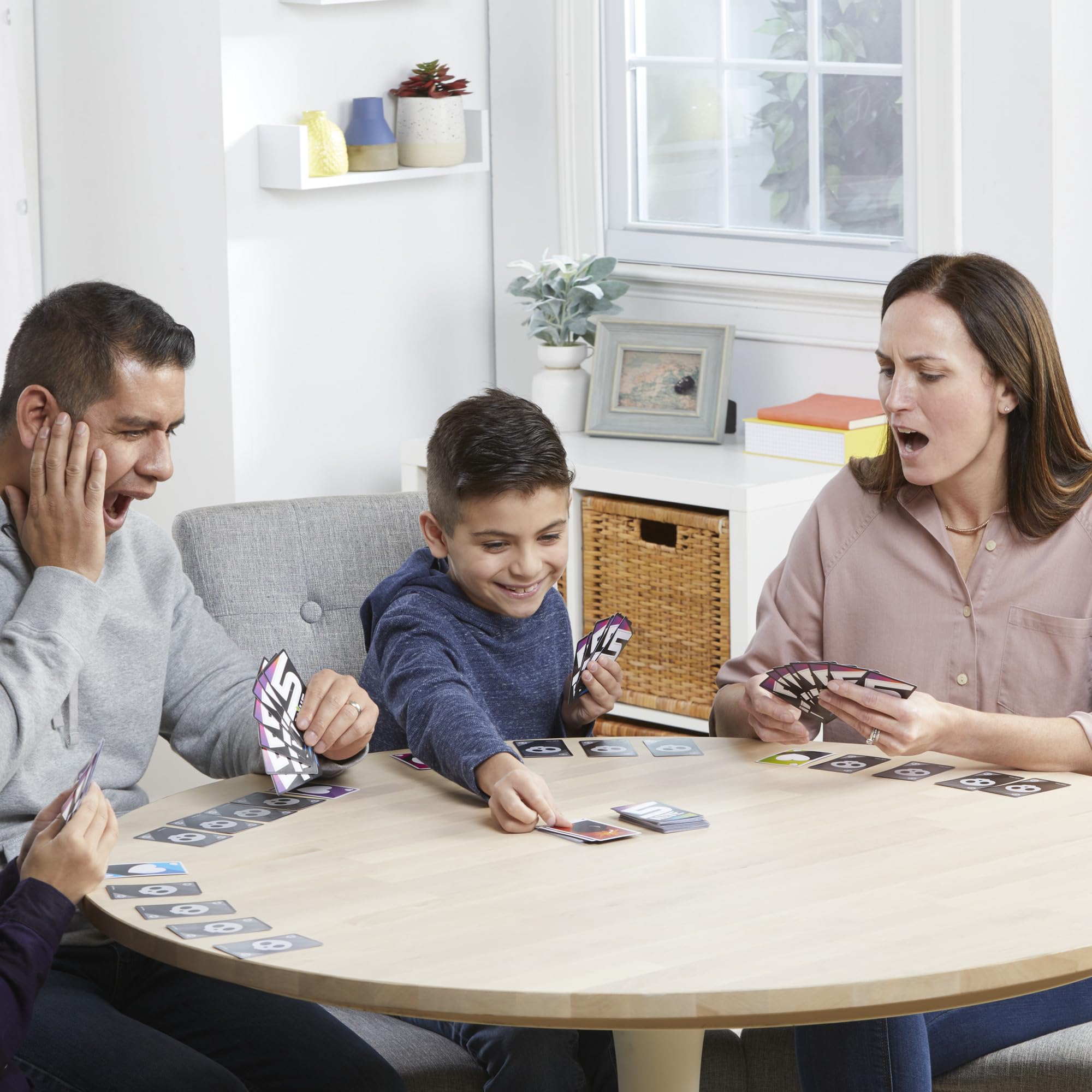 Hasbro Gaming 5 Alive Card Game, Fast-Paced Game for Kids and Families, Easy to Learn, 2 to 6 Players, Fun Summer Activities, Vacation Travel Essentials, Ages 8+ - Image 9