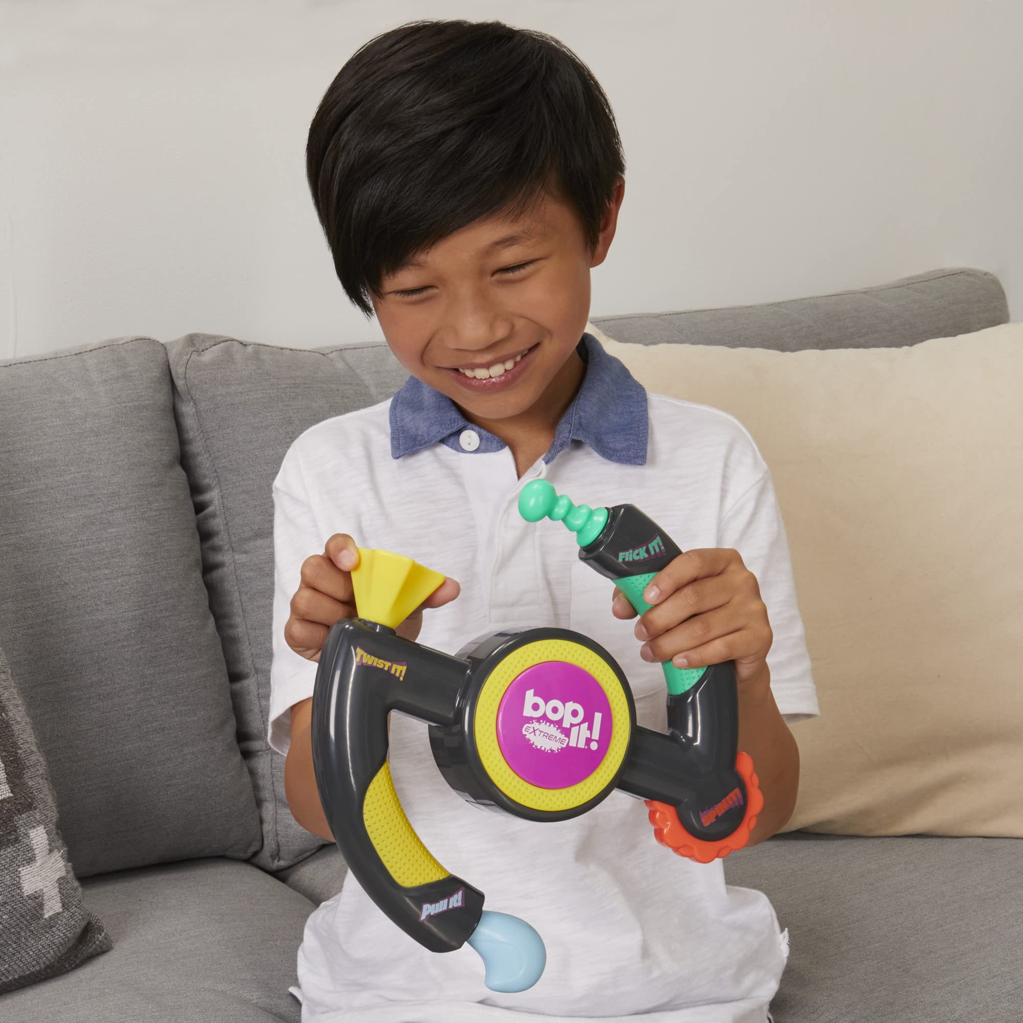 Hasbro Gaming Bop It Extreme Electronic Game for 1 or More Players, Fun Party Interactive Game for Kids Ages 8+, 4 Modes Including One-On-One Mode (Amazon Exclusive) - Image 5