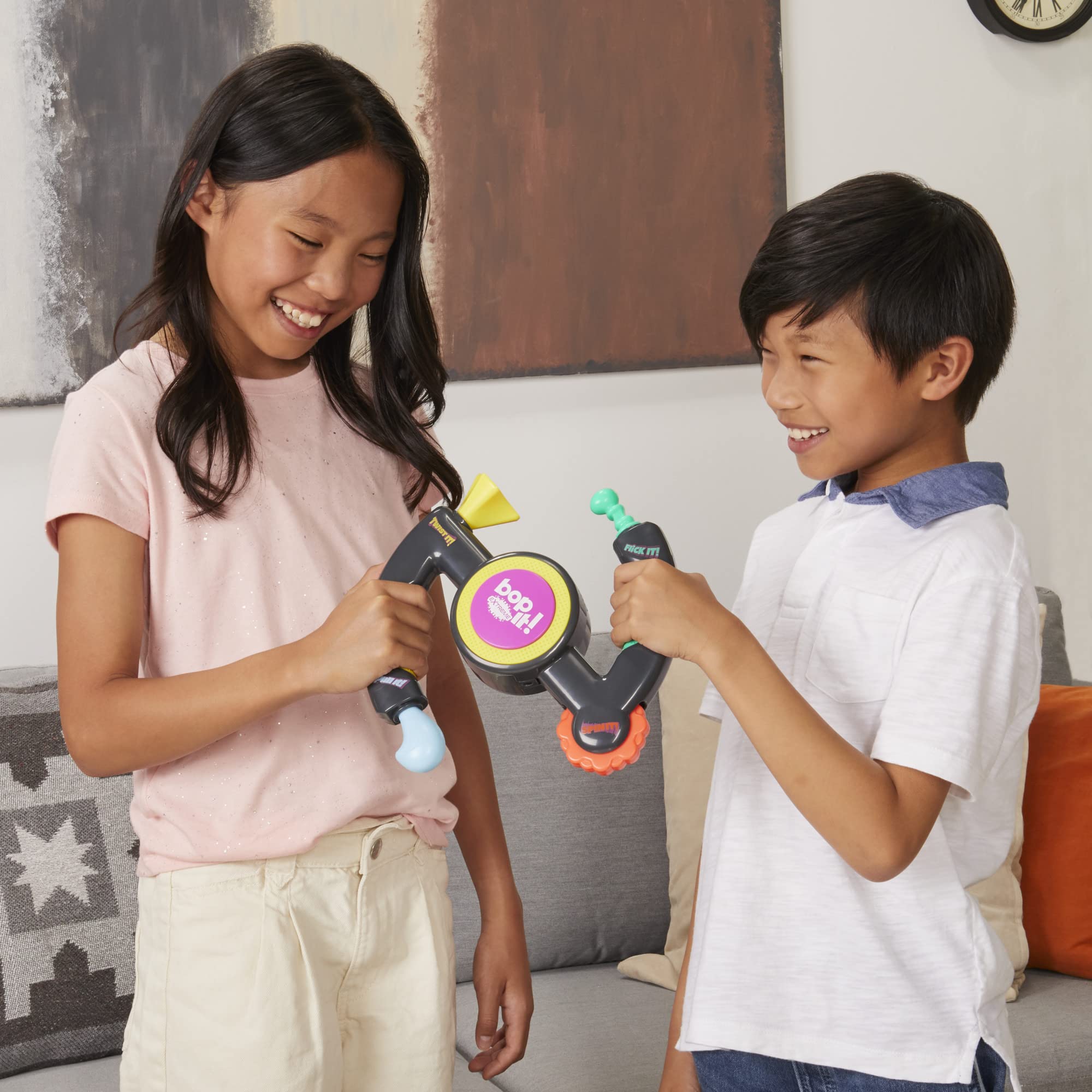 Hasbro Gaming Bop It Extreme Electronic Game for 1 or More Players, Fun Party Interactive Game for Kids Ages 8+, 4 Modes Including One-On-One Mode (Amazon Exclusive) - Image 6