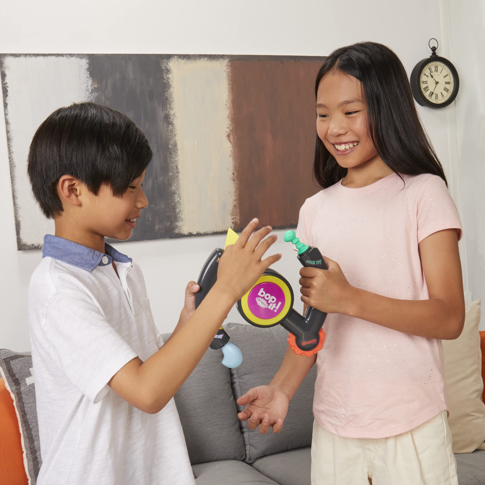 Hasbro Gaming Bop It Extreme Electronic Game for 1 or More Players, Fun Party Interactive Game for Kids Ages 8+, 4 Modes Including One-On-One Mode (Amazon Exclusive) - Image 7