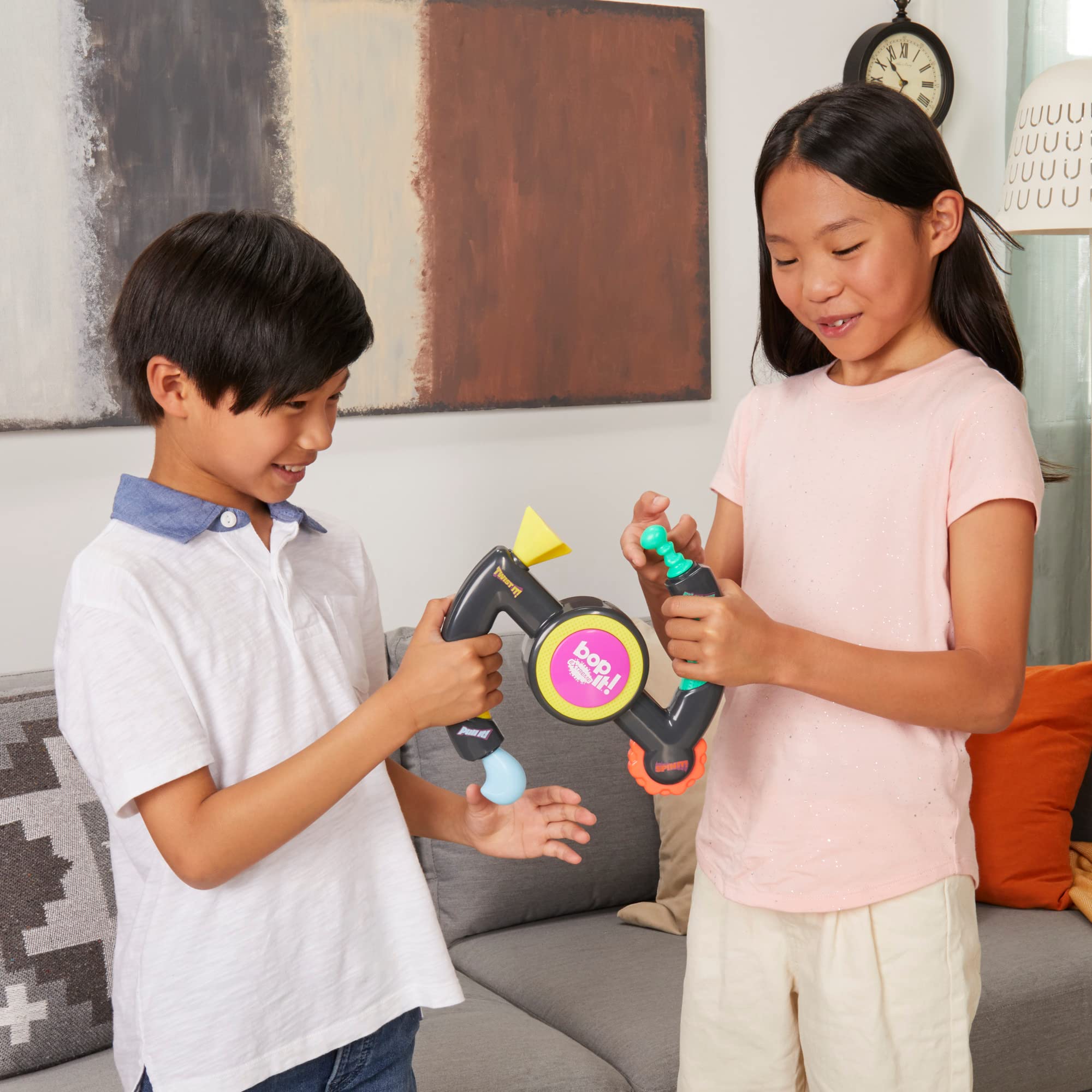 Hasbro Gaming Bop It Extreme Electronic Game for 1 or More Players, Fun Party Interactive Game for Kids Ages 8+, 4 Modes Including One-On-One Mode (Amazon Exclusive) - Image 9