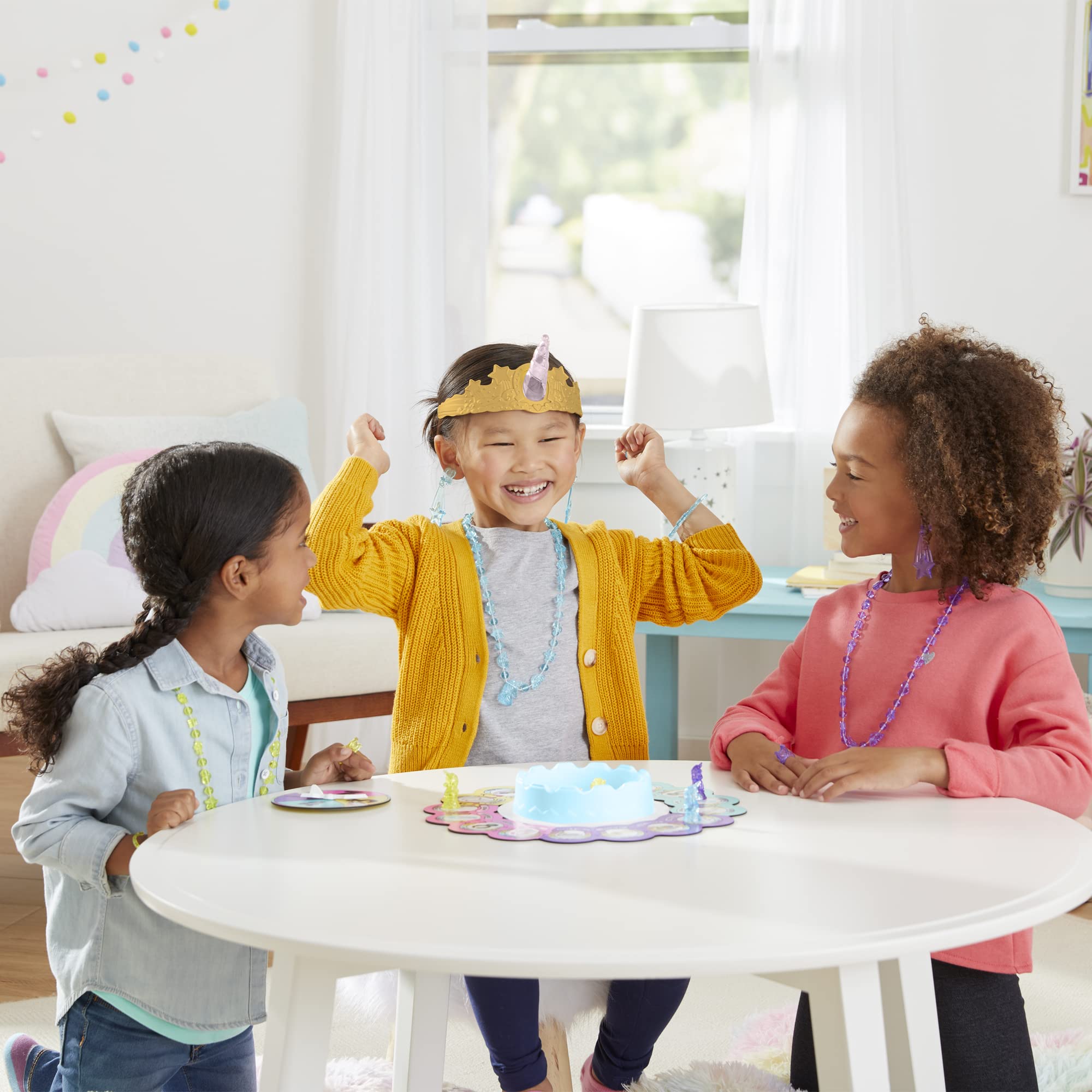 Hasbro Gaming Pretty Princess Unicorn Edition Board Game, Includes 20 Pieces (Amazon Exclusive) - Image 8